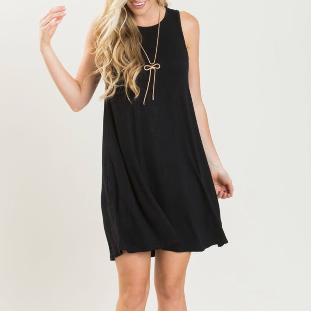 Black sleeveless swing dress - Picture 2 of 3
